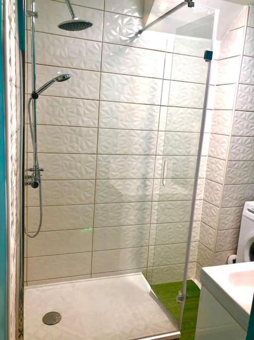 Le Led Room,Centre Ville Place De Parking Gratuite Sens Zewnętrze zdjęcie